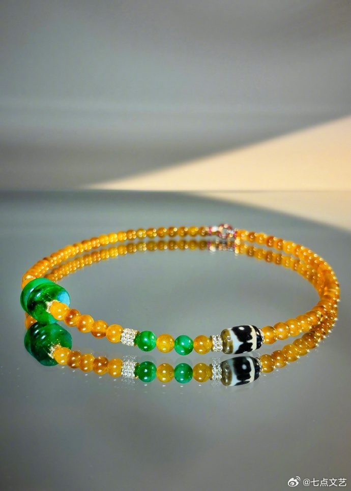 于正惹惊鸿预热《惹惊鸿》预热热度居高不下，于正精准把握观众喜好，打造出一部兼具颜