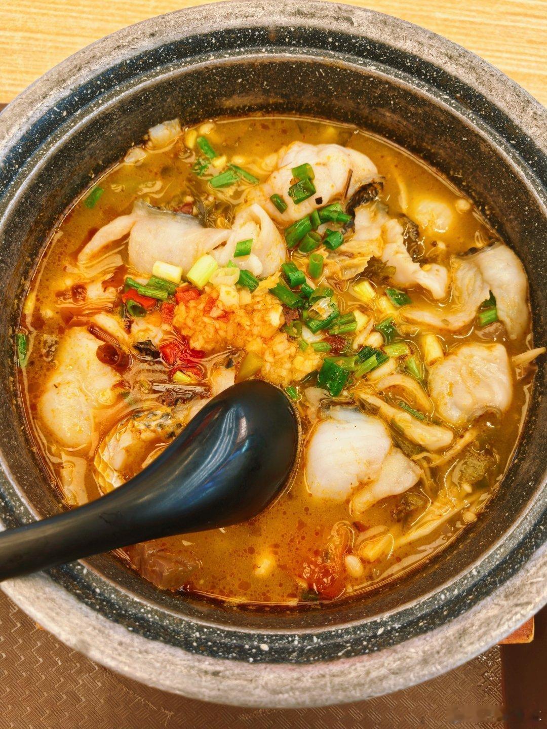 今天吃的酸菜鱼，汤汁超下饭！你们吃的什么呀？ ​​​