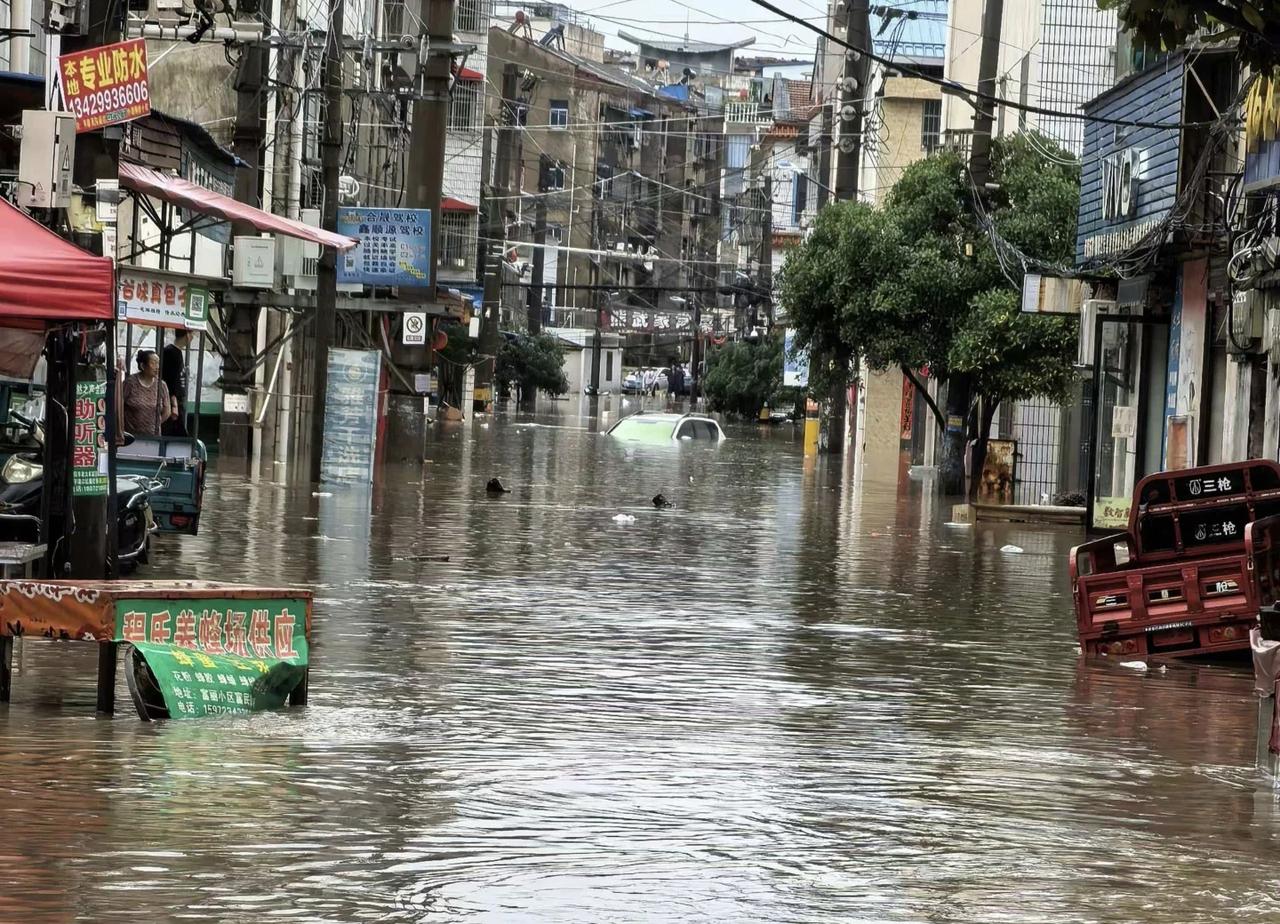 5月24日起，湖北省孝感市安陆市出现强降雨天气，25日降雨进一步增强，部分乡镇出