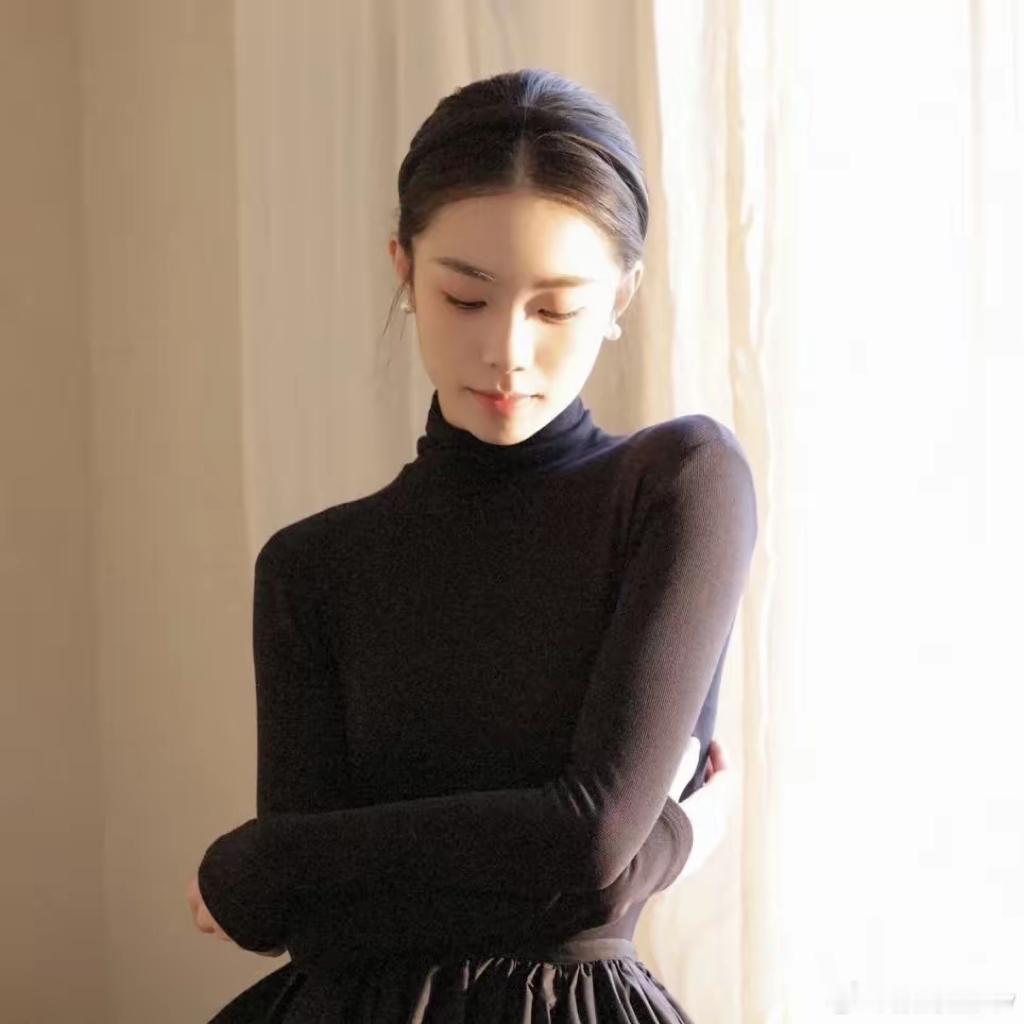 江湖的茶·默斋主人原创散文诗人行岁月，不必论几盏浮沉，沸水沉心，静待青叶缓缓舒展