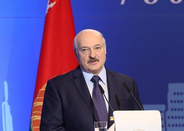 咱今儿唠点国际局势的硬磕，说句实在话，白俄罗斯这波操作，真把“识时务者为俊杰”这