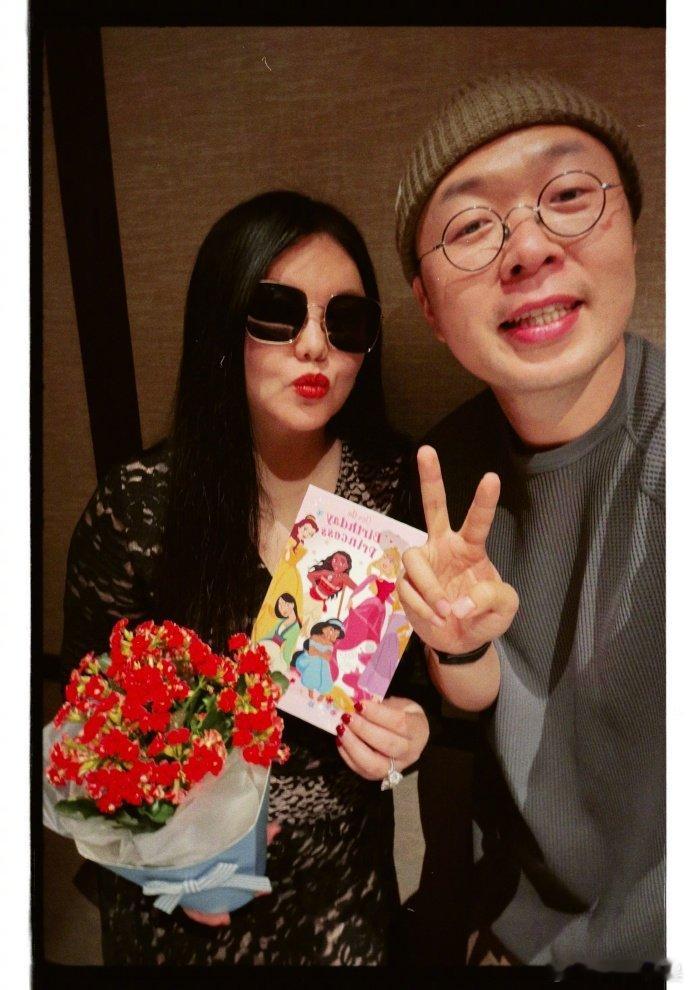 杜海涛发文为王诗龄庆生杜海涛手写贺卡为王诗龄庆生李湘伦敦请杜海涛吃饭，杜海涛发文