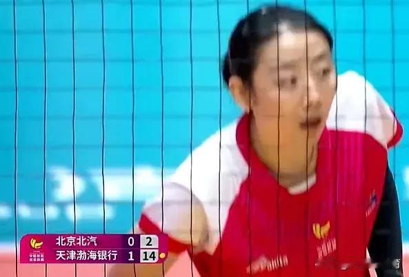 正常的天津女排把北京女排打得披头散发，逐渐走向正轨！从开赛到现在一直高光的金烨女