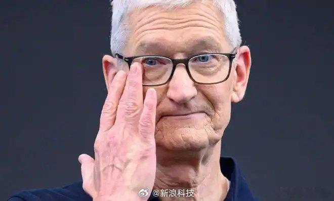 库克挥泪告别 一个将公司市值从3500亿干到4万亿的人，你说他对公司没感情是不可