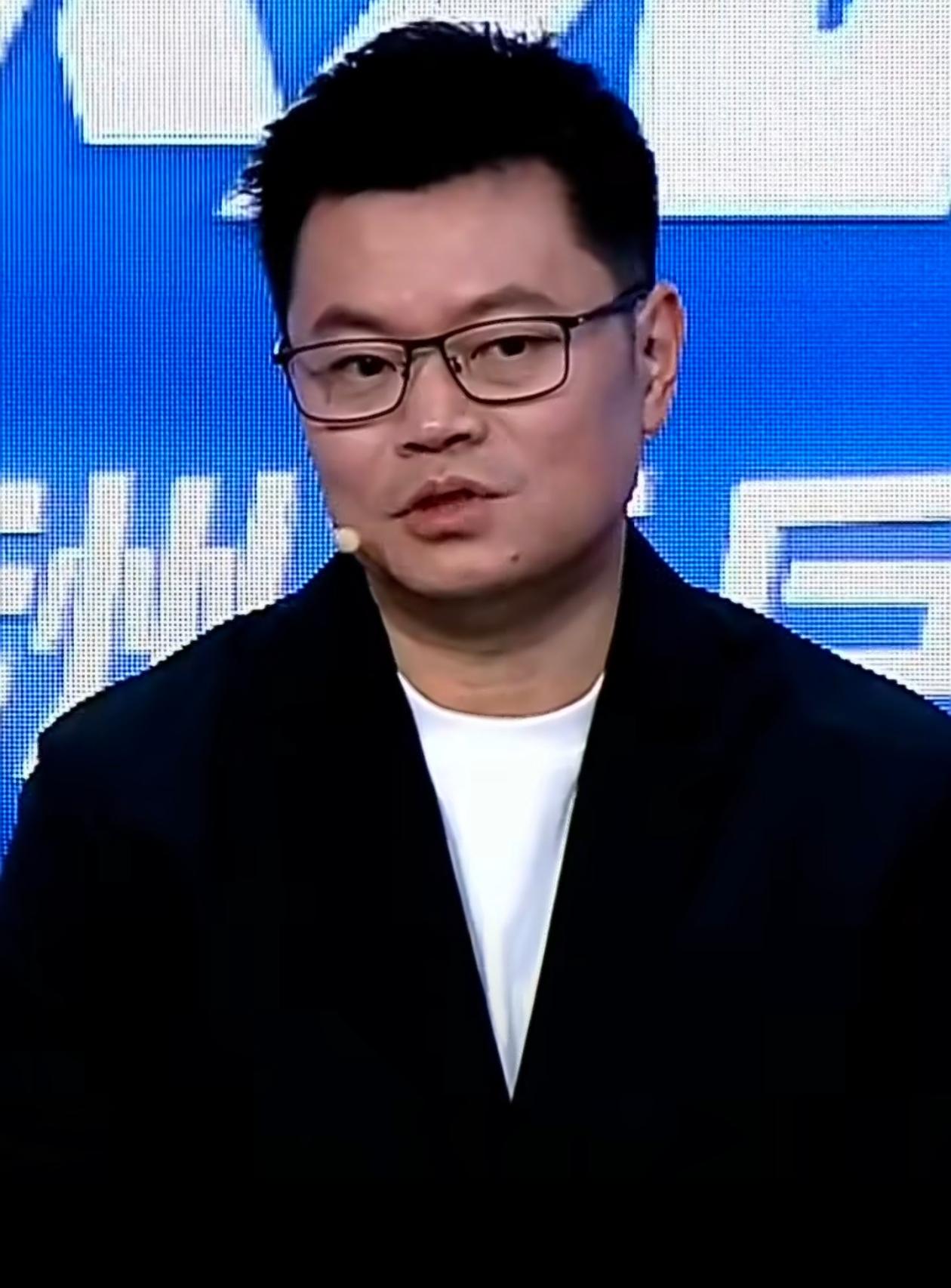 就像侯英超说的，以前的削球手都没有机会进入团体赛名单，更别说打前两号主力、打两场