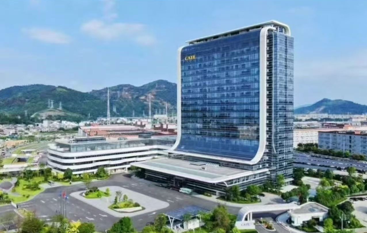 宁德时代 7月24日，宁德时代发布2026年半年度摘要报告。报告显示，2026年