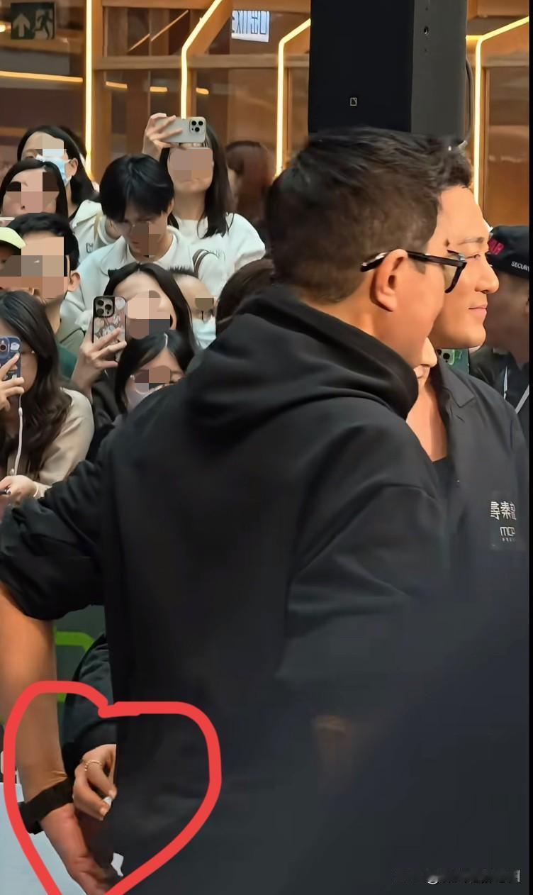 我算是看明白了，古天乐对宣萱那种喜欢，绝对是生理性的，藏都藏不住啊！
你们看他