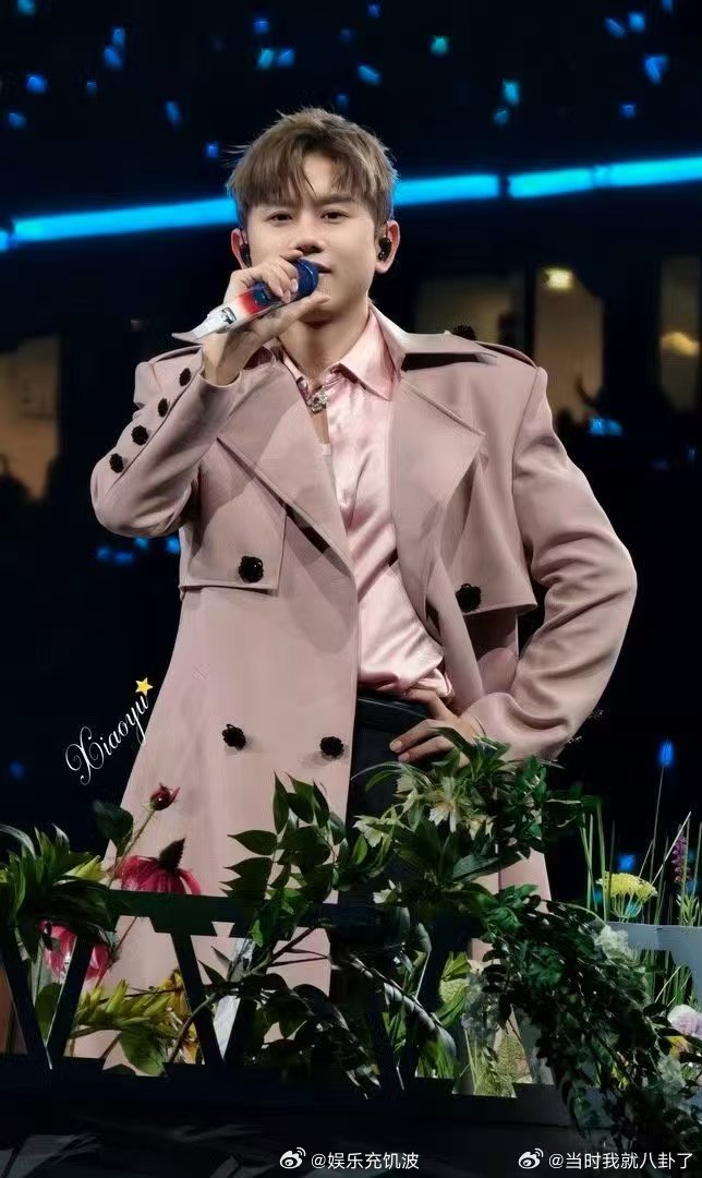 喜人在张杰鸟巢演唱会团建大型惊喜售后！喜人组团打卡演唱会，坐上JZ2026专列，