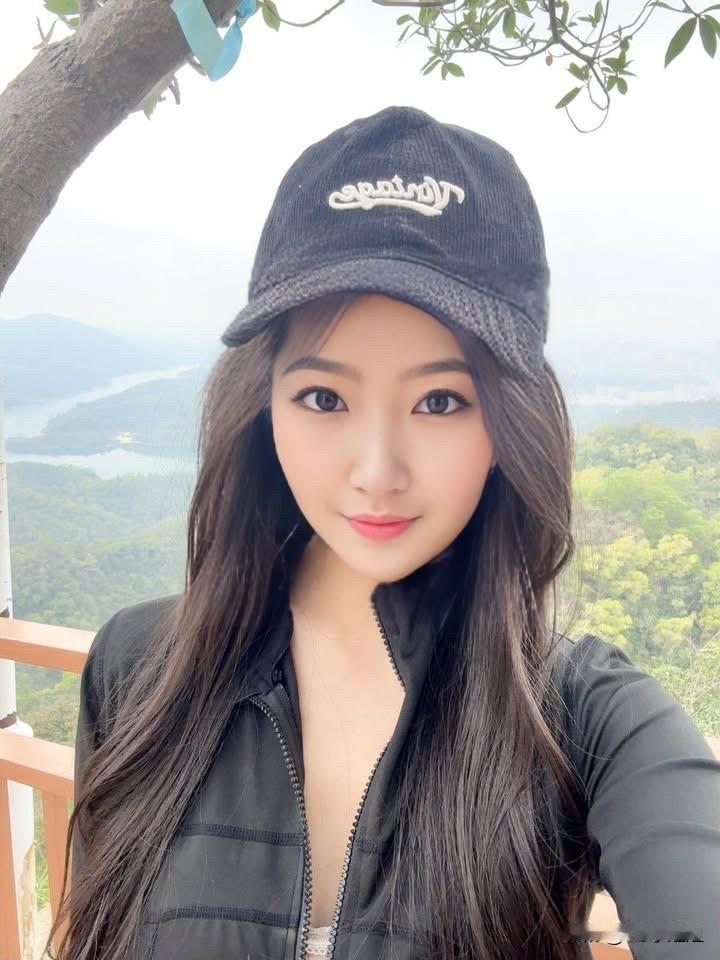 探索大自然的奇妙，漫步在山间小溪旁，感受宁静与美好。🌳💦🍃