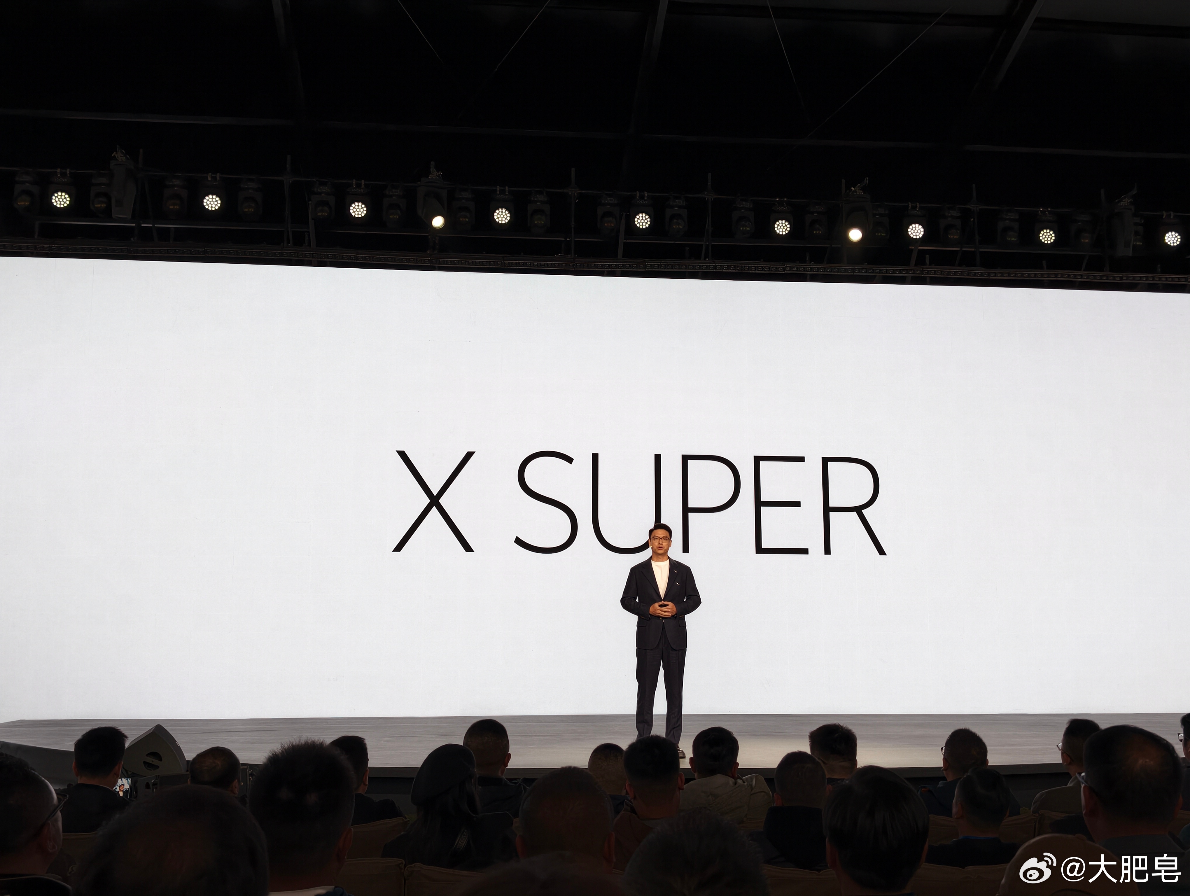 黄韬来了，这次发布会现场氛围无敌，目前我参加过最好的，最有想创作的发布会！今天的