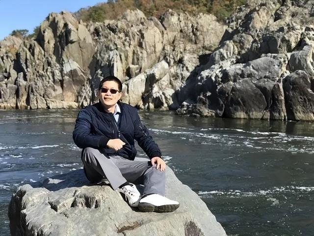 近日39岁上海科大王晨辉教授，带7岁女儿回家过节，孩子在河边玩耍时不慎落水。面对