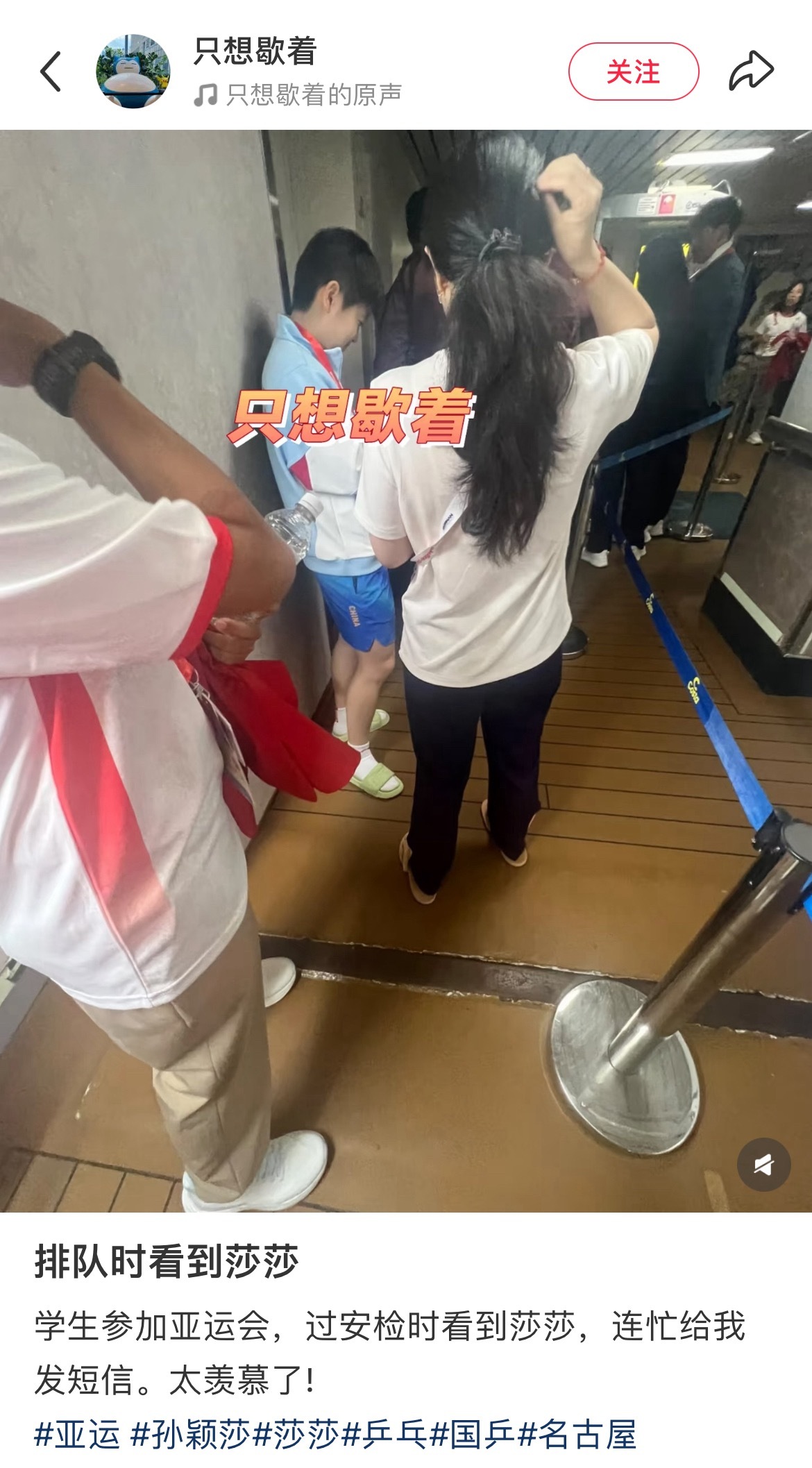 小宝宝的绿色拖鞋[兔子]好喜欢看小宝宝穿这种舒适拖鞋风🫰🏻 ​​​