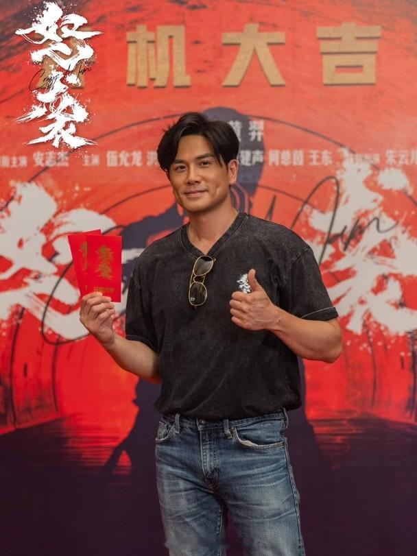 伍允龙早前认爱与小他13年的“宅男女神”李蔓莹后，更与好兄弟安志杰、张建声、何慈