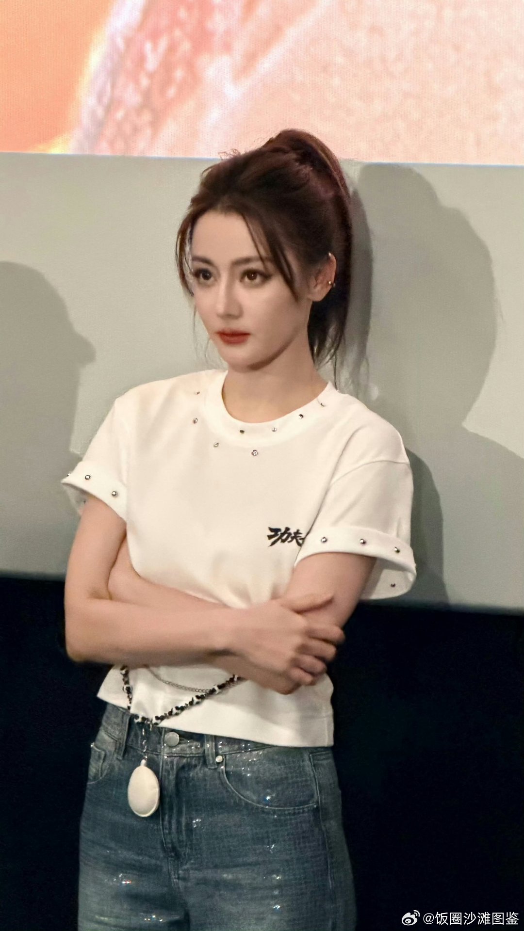 啊啊啊啊啊迪丽热巴这个侧脸真的无敌了！！浓眉大眼具象化了！迪丽热巴侧脸无敌了迪丽