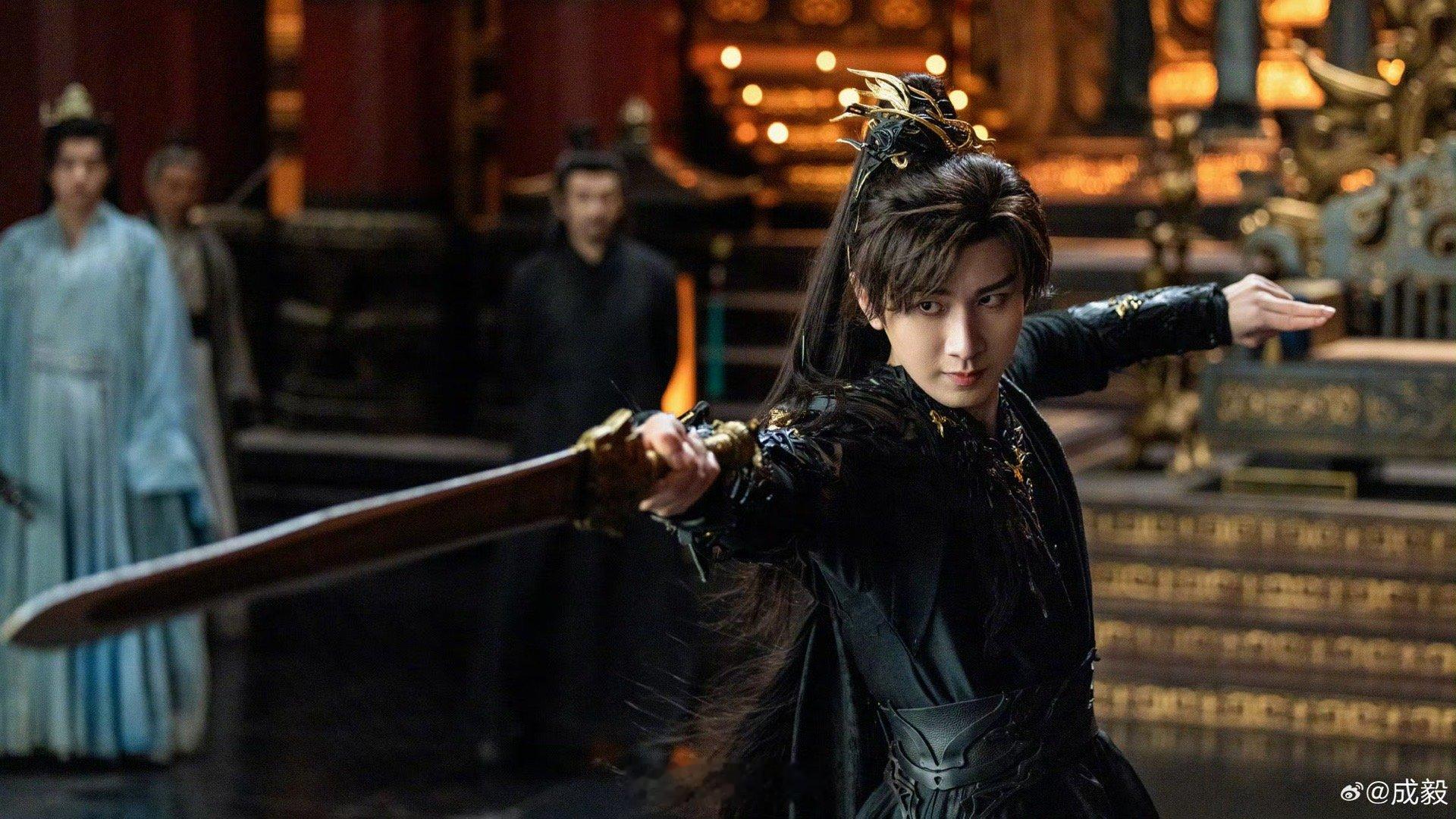 成毅连播三部剧就是说内娱谁不羡慕成毅粉丝呐，成毅的抬剧速度谁看了不说一句：牛！不