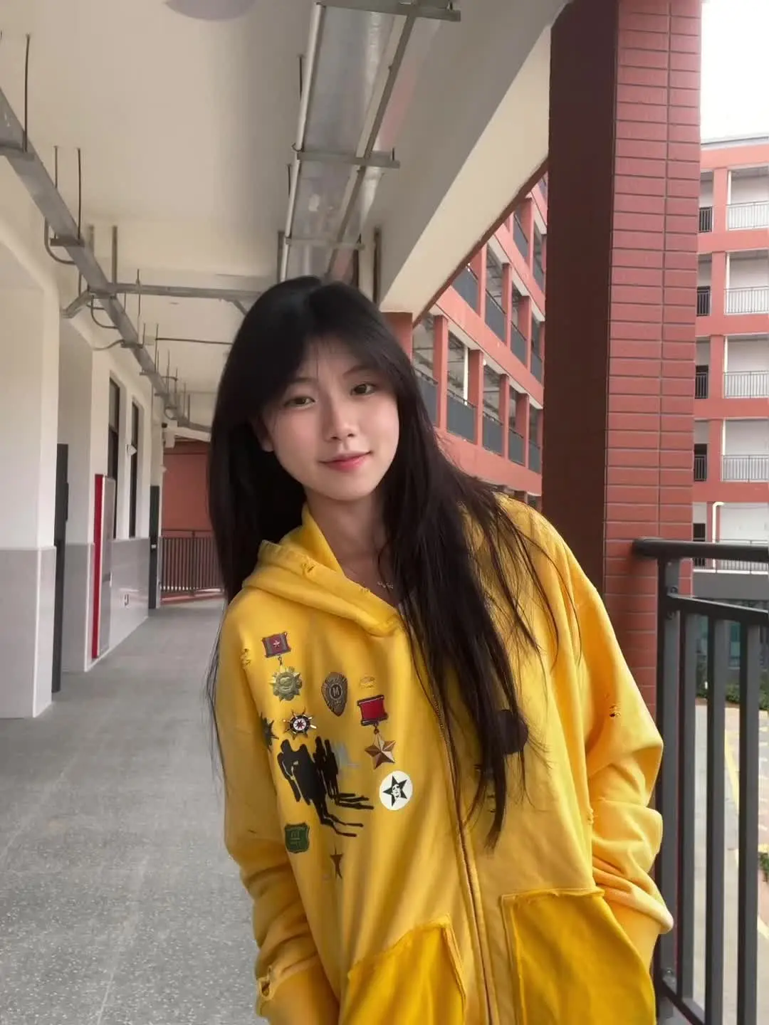 你总是觉得我跟谁都好 你错了 我只喜欢你