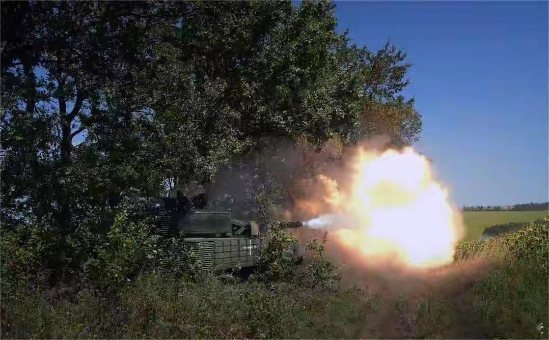 大结局要来，乌克兰裁军40万人，中方已通知联合国，俄国或重归G7俄乌打了快四年，