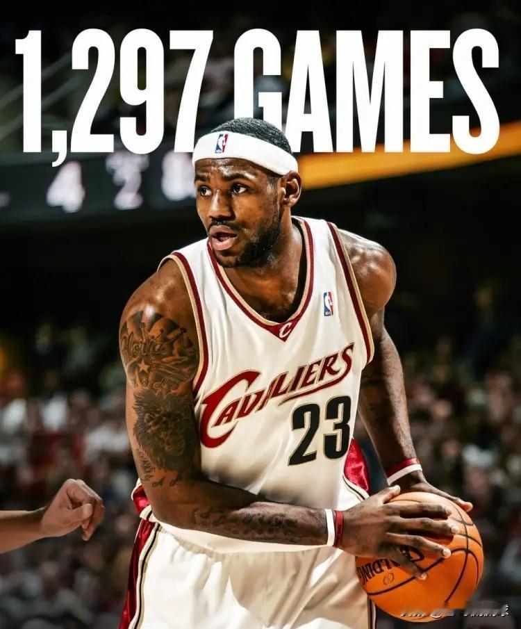 NBA官方真是太会来事了！在今天湖人客场以123：120险胜猛龙的比赛中，詹姆斯