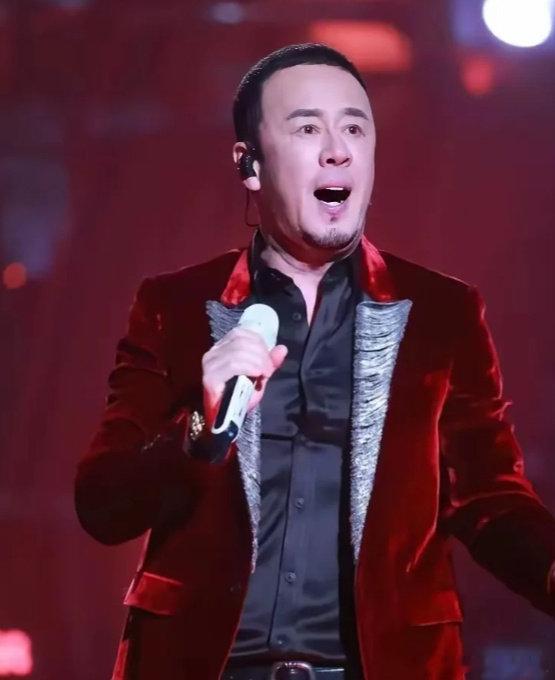 杨坤认为歌手节目10人一期有点多 歌手2026直言节目现状，不绕弯子，这番分析句