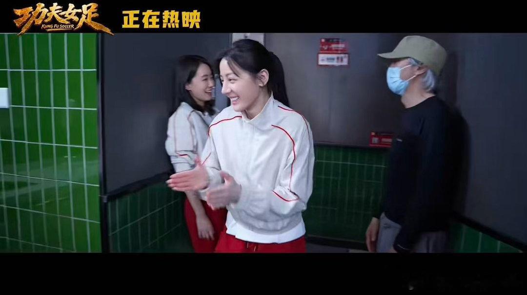 迪丽热巴偷偷去影院看观众反应 太治愈的一段分享！迪丽热巴在意的不是热度流量，而是