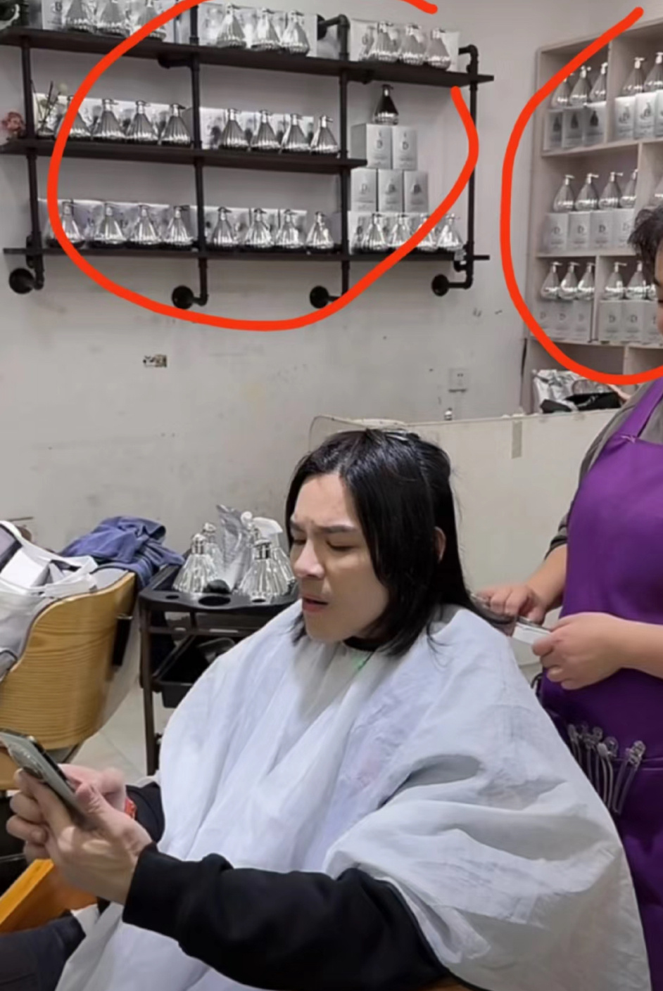 剪头发假，卖货真！小丑还是我们吧！理个发好几个小时，晓华也是剪了个寂寞吧！从开始