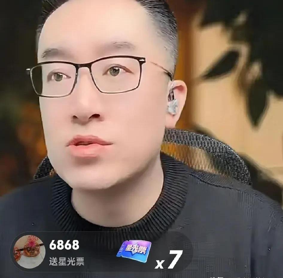 校长在直播中为汪小菲抱不平，直言大众对这段婚姻的评判有失公允。

他提到汪小菲为