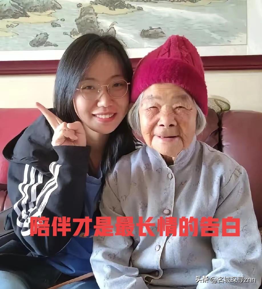 26岁姑娘为省钱，和上海68岁阿姨同住六年。后来阿姨患上老年痴呆，子女回来商量照