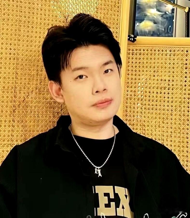 上海一位33岁音乐老师在泰国失联，真让人揪心。
大家最关心的无非几种走向：最好是
