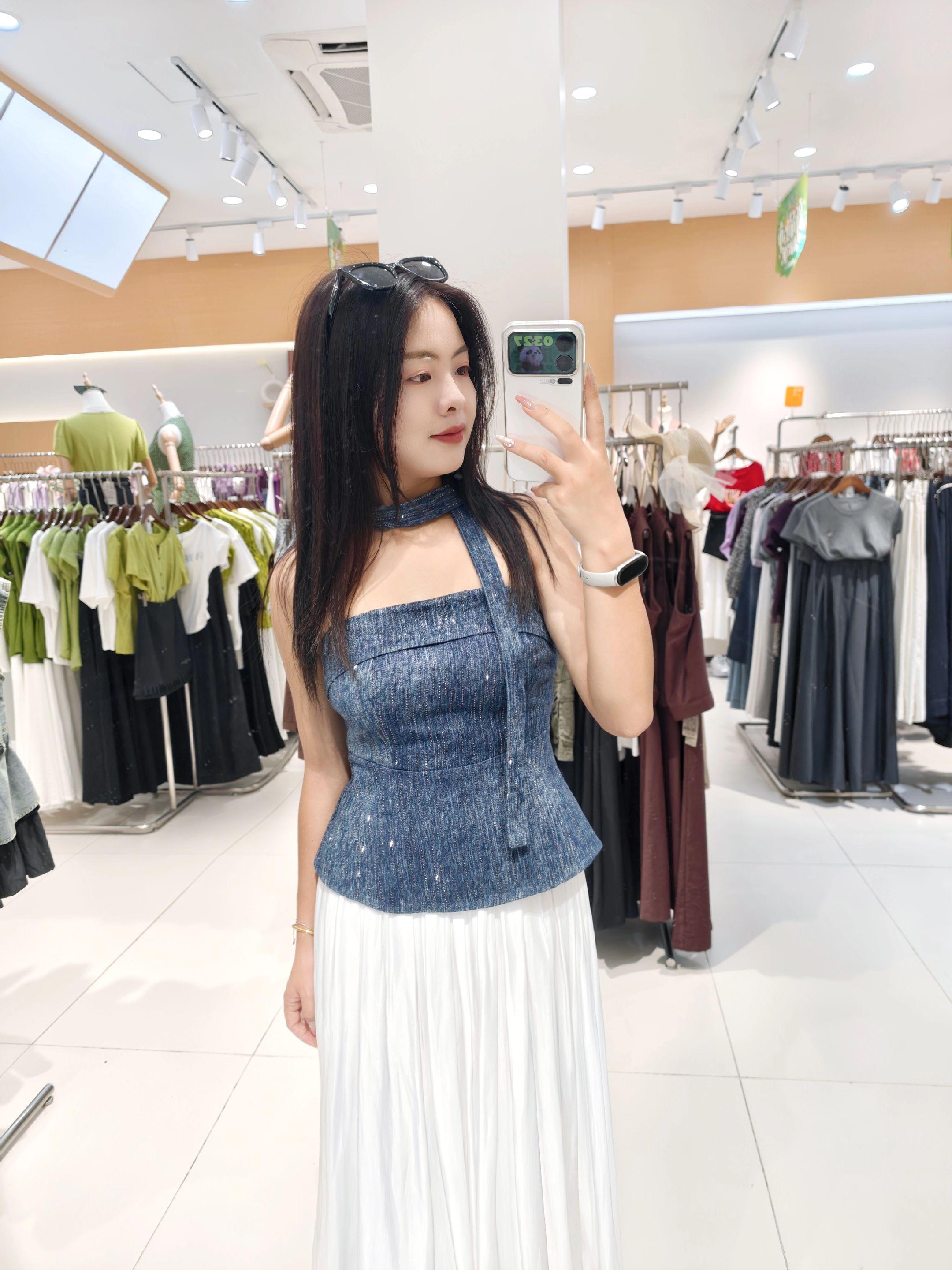 我一个卖衣服的能有什么坏心思 律师盼你打官司 饭店盼你饿肚子 只有我 ...