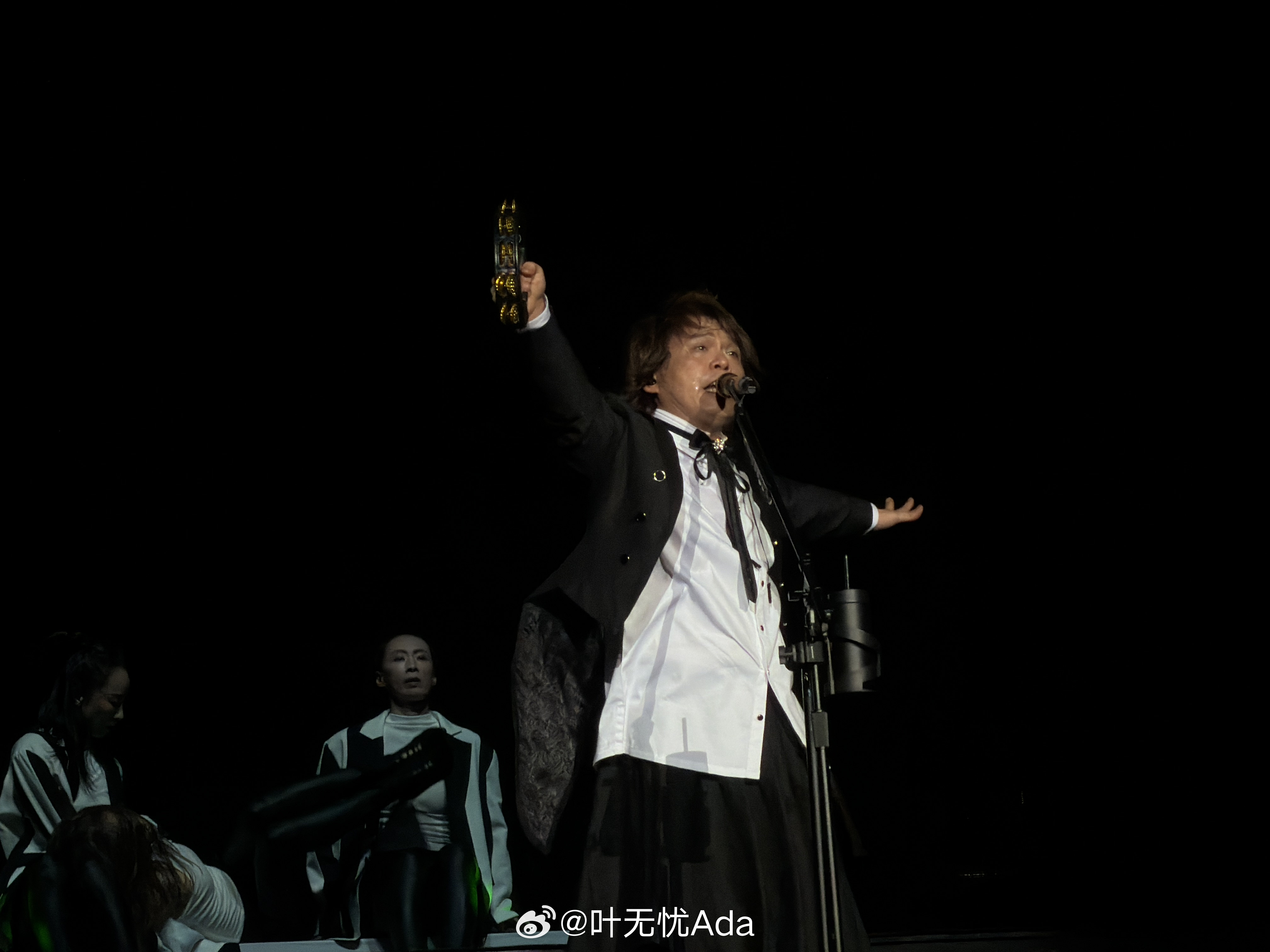 伍佰 伍佰济南演唱会我老大又帅了，这才是演唱会~硬摇就是给力~ 