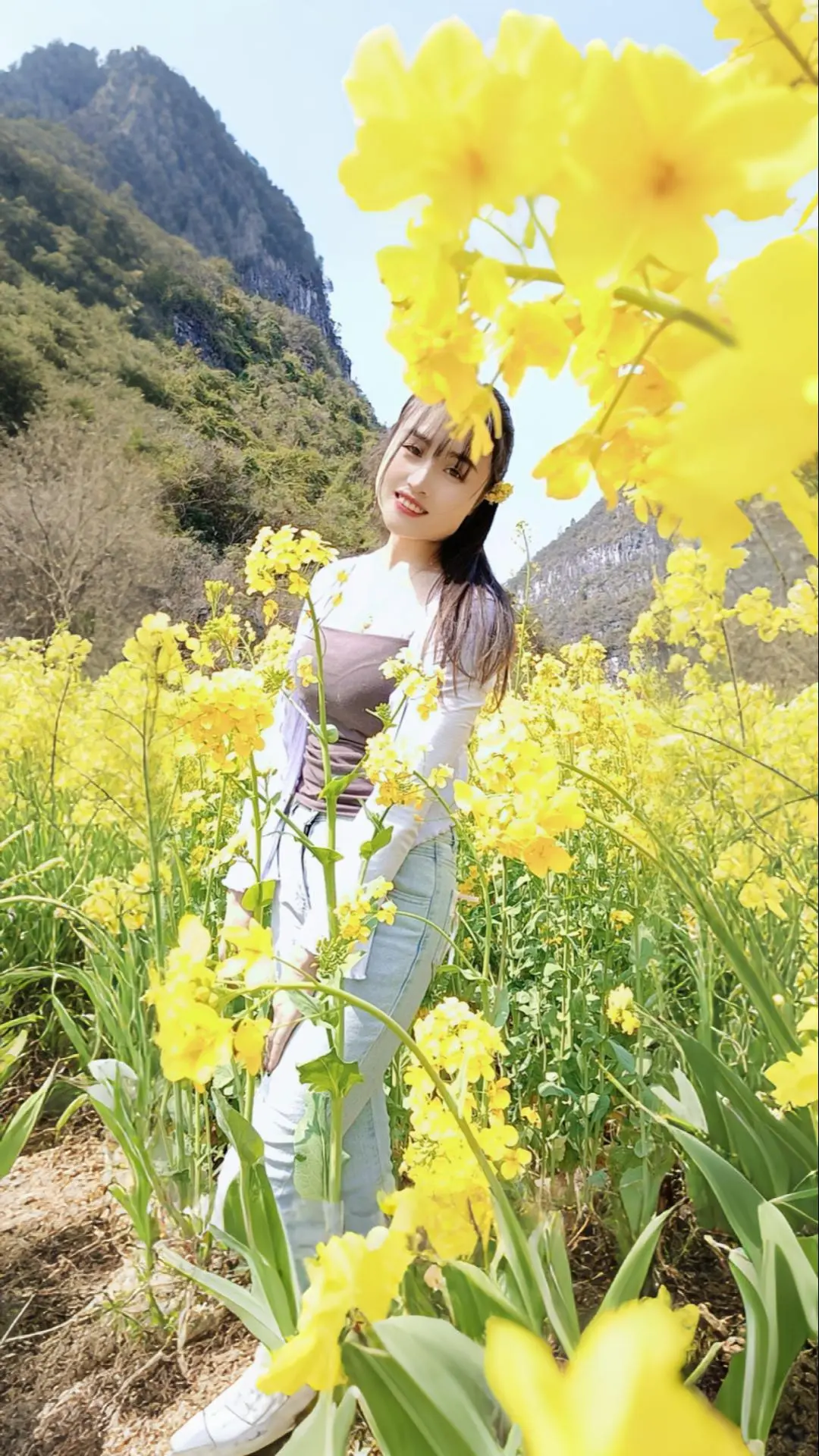 AI扩图 春暖花开奔你而来 美丽的油菜花
