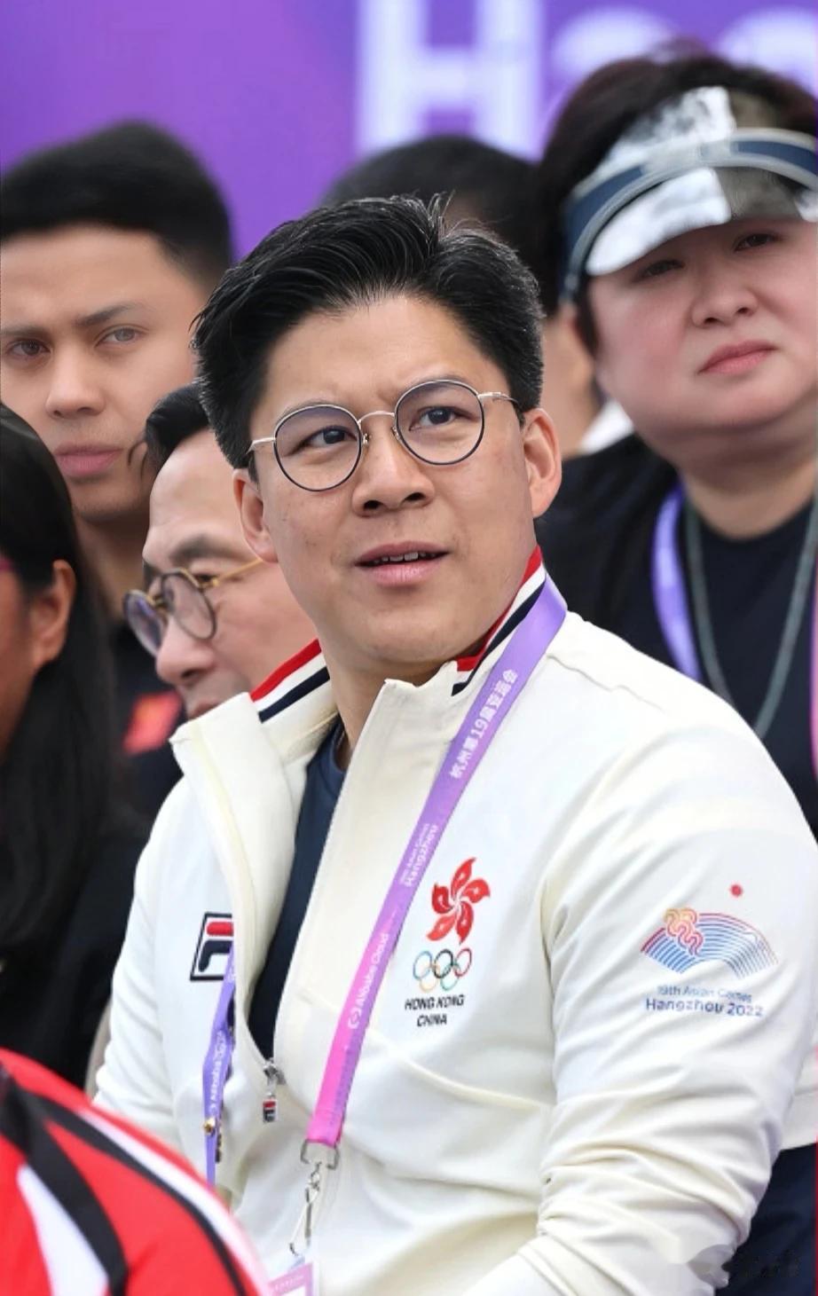 这才是“教科书”式的秀恩爱！

杭州亚运会开幕式上，郭晶晶和霍启刚两口子大出风头