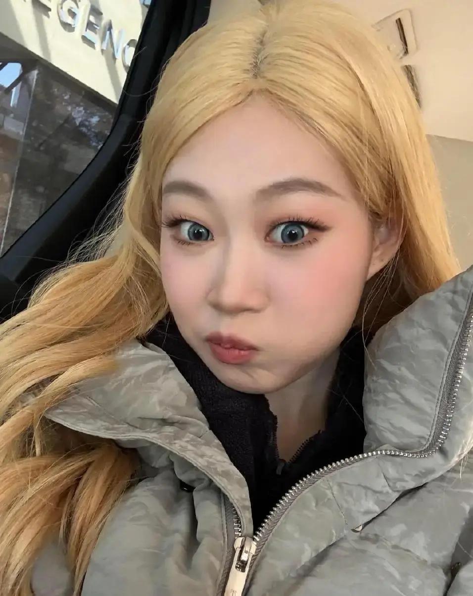 全开麦翻车，真唱现场吓哭新人
 
沈佳润第一次上万人舞台，嗓子劈成电锯，毛不易一