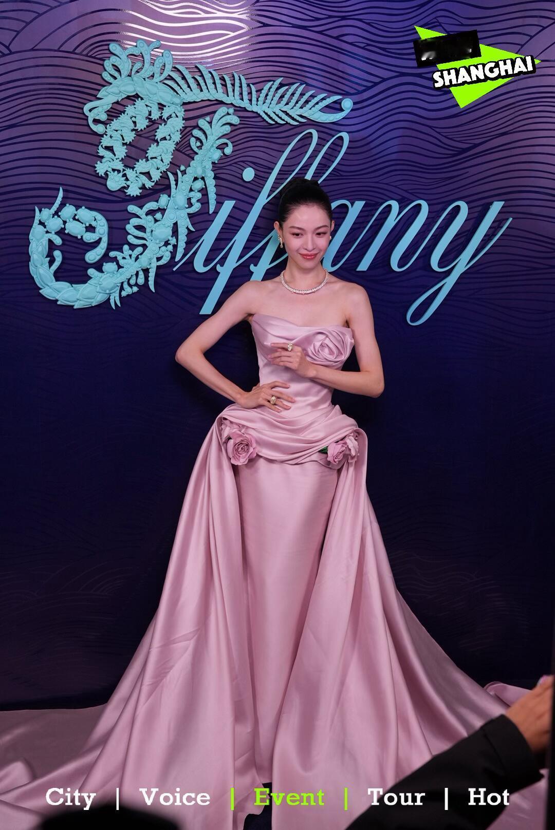 钟楚曦亮相Tiffany 高珠展，裙子绝杀全场了[爱慕][爱慕][爱慕] ​​​
