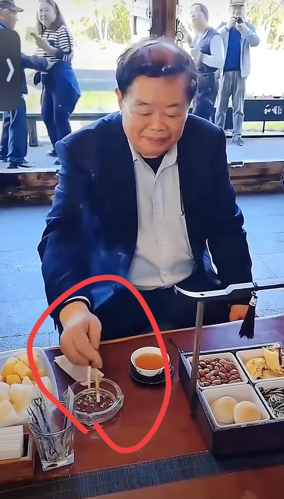 曹总抽的烟是什么牌子的，贵不贵