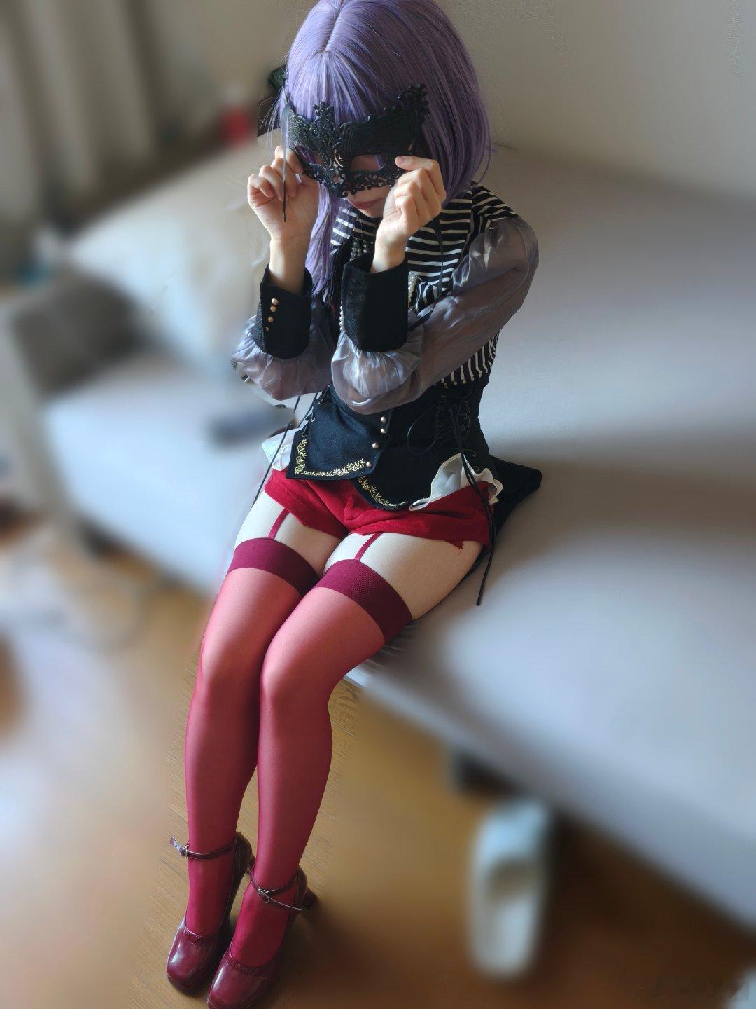 🐱家里长紫色炸团短毛了.jpg还有红色高跟鞋（） 