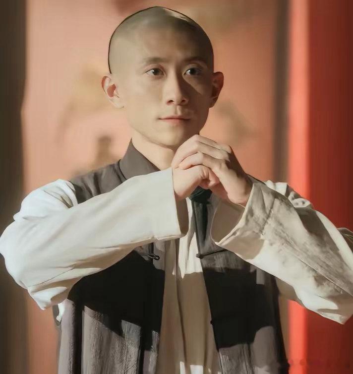 电视剧《云雀叫天录》看不下去了。张一山跟六小龄童演技确实挺好。但这部剧有个比较大