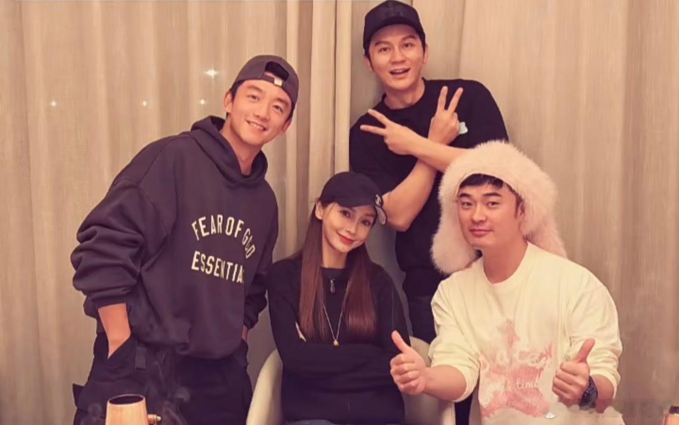 奔跑吧兄弟现在已经变成了初代跑男，这四个字的含金量囊括了多少人的青春，太认同郑恺