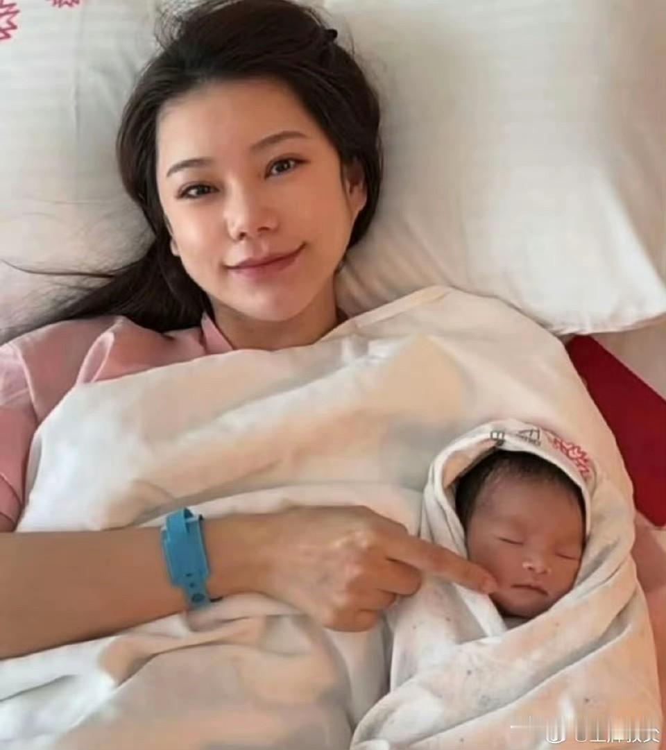 马筱梅官宣生子，大S粉丝又要集体破防了，离婚之后，大S魂消玉殒，汪小菲幸福美满，