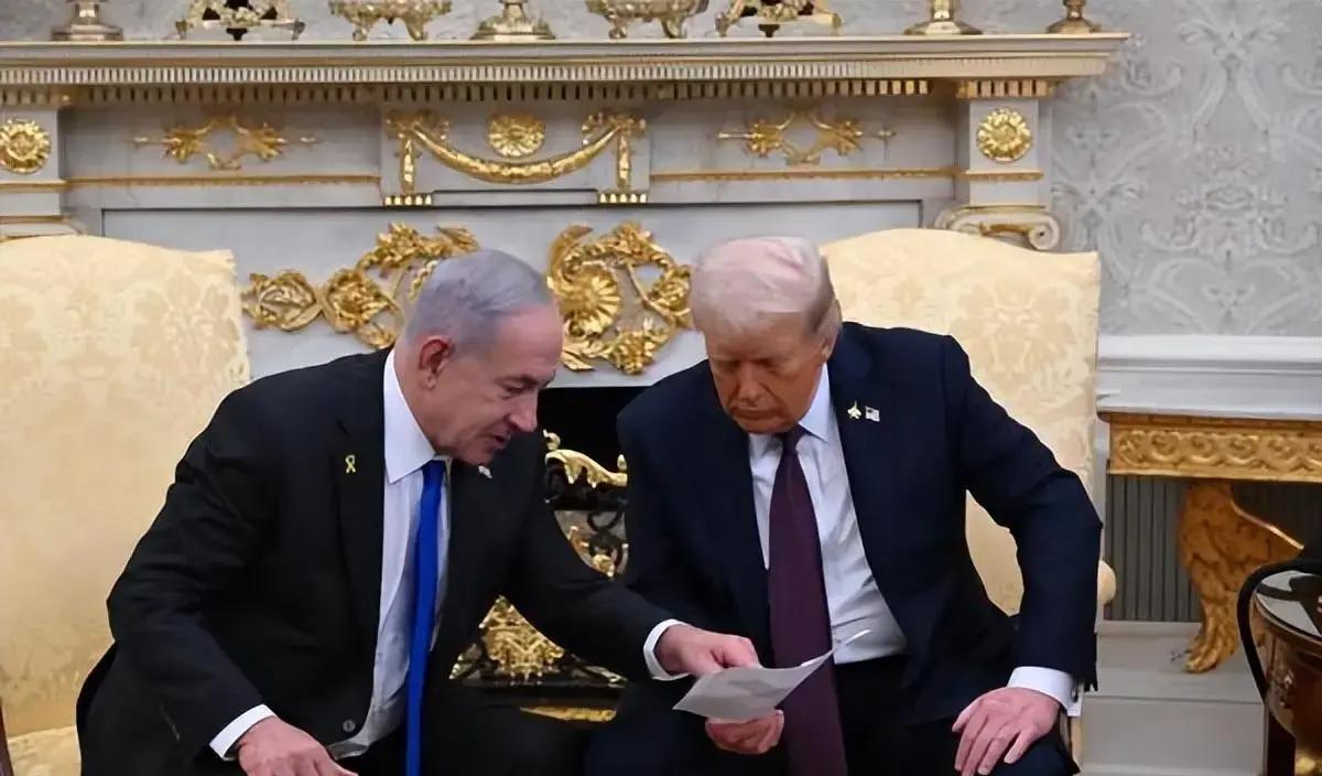 美军航母又出事？伊朗无人机竟在340公里外击中“林肯”号？美军仓皇逃窜，“不可战