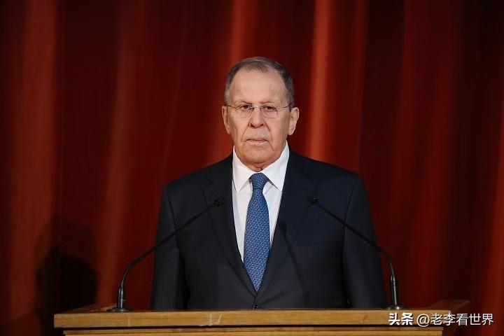 【拉夫罗夫接受法媒专访（4）：俄罗斯不会打击平民目标和国际水域船只】
莫斯科时间