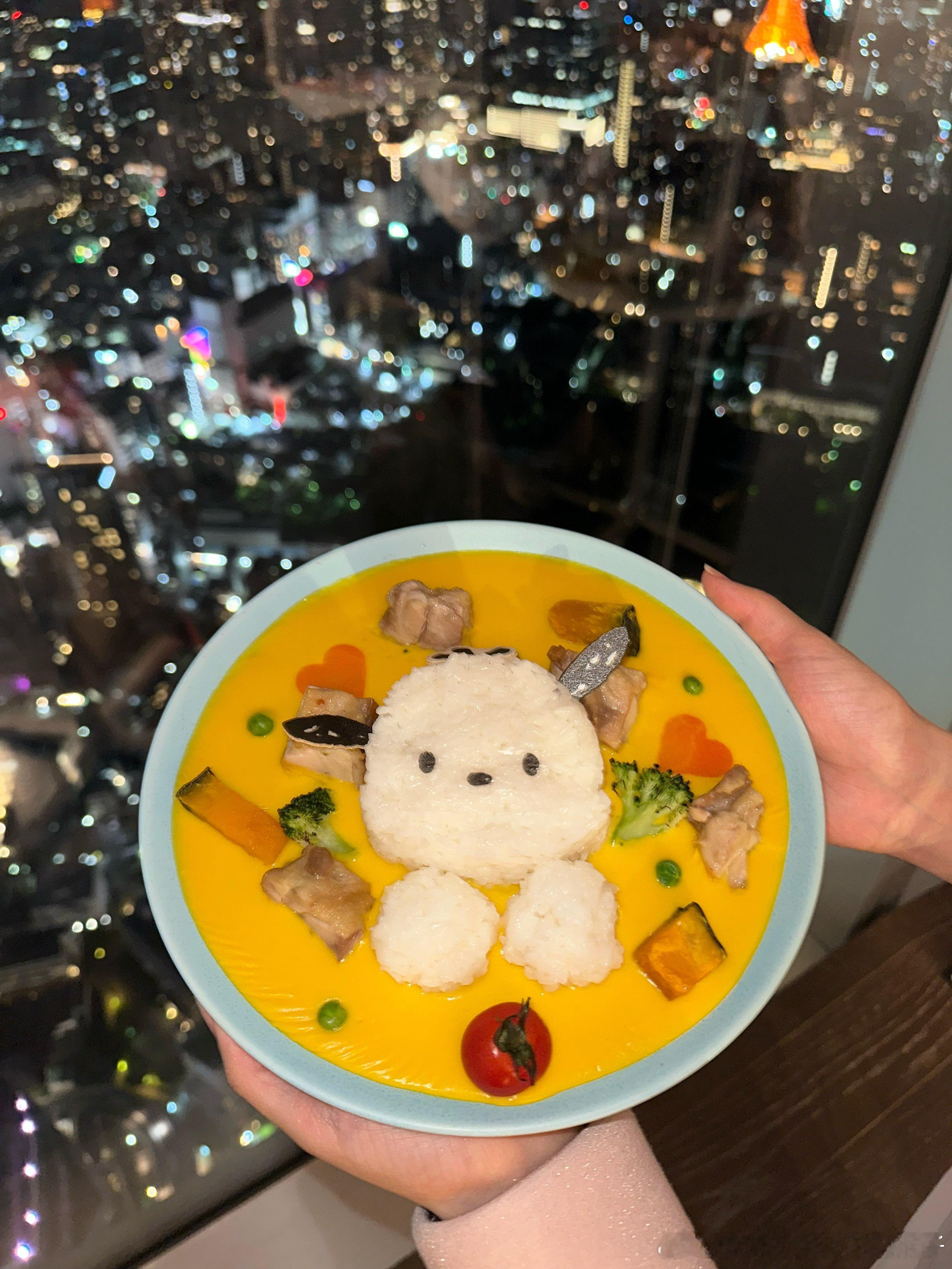 平野美宇：虽然是时差滞后发的动态，我和绚乃酱一起去了三丽鸥联动主题咖啡厅🫶🍽