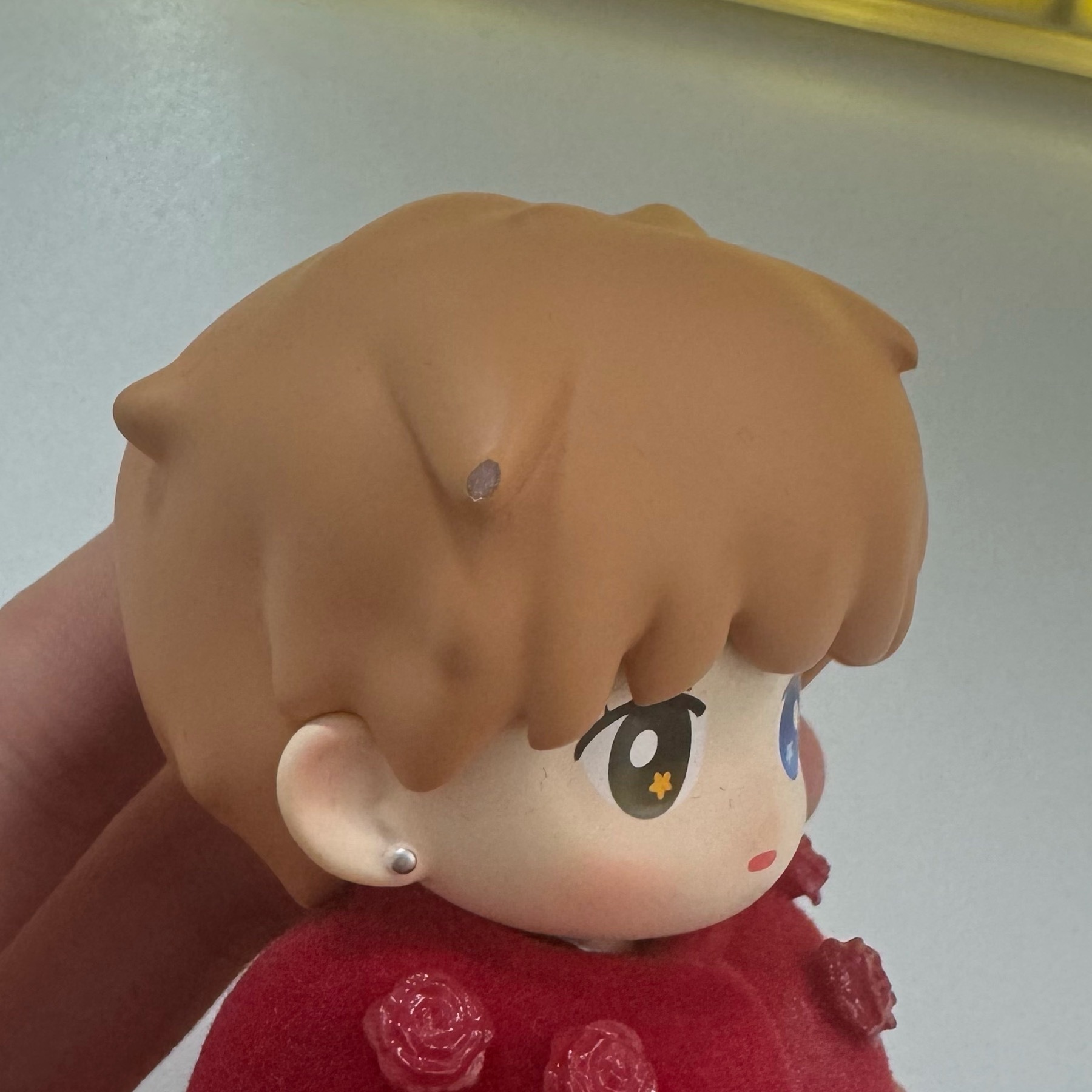 从办公室桌子上的柜子上掉下来，战损了[裂开] ​​​