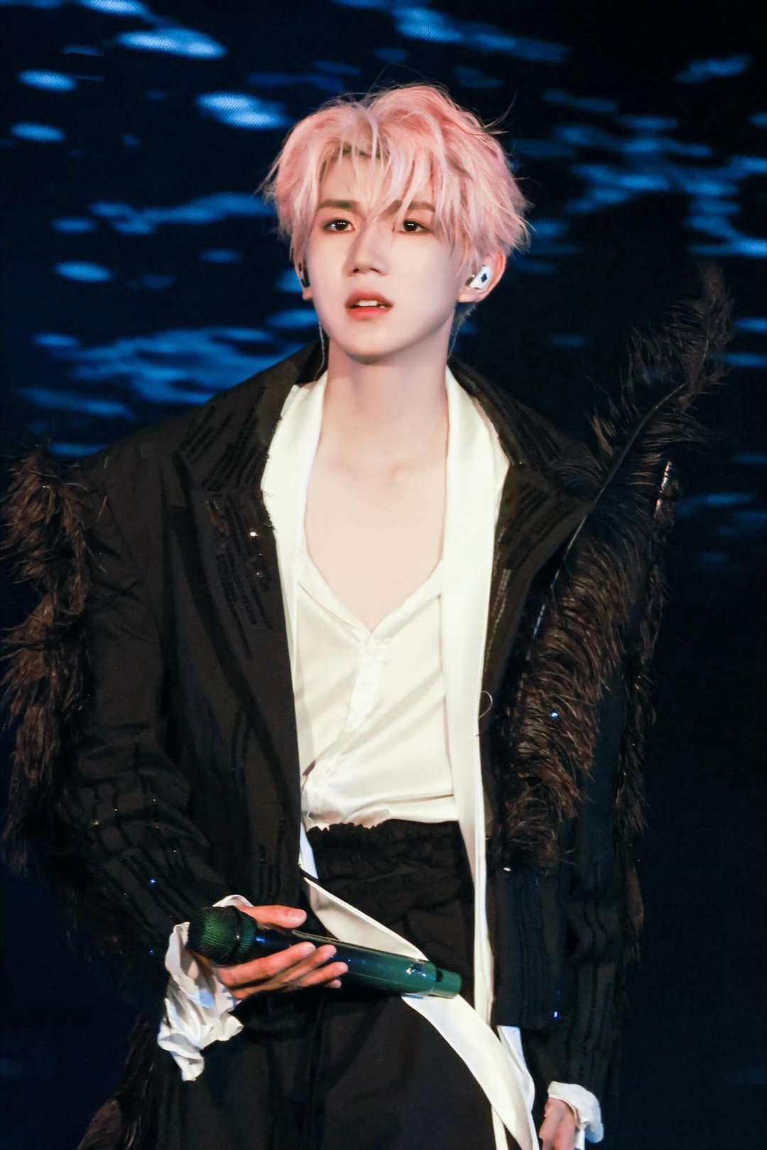 新年第一个红包是王源给的 起床第一件事就是被王源宠到！这份开年红包意义非凡，预示