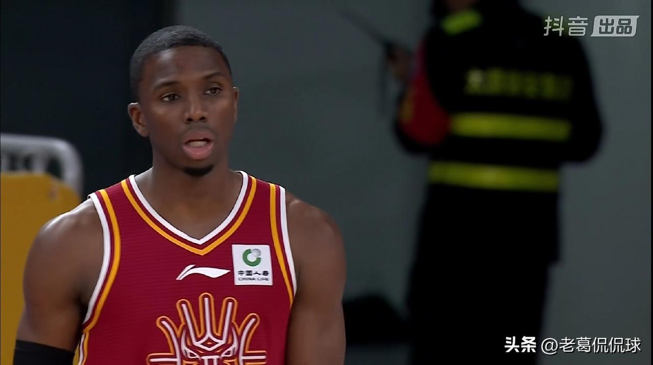 山西汾酒超级外援迪亚洛真是太黯淡了！在今天山西汾酒主场迎战上海久事的焦点战中，目