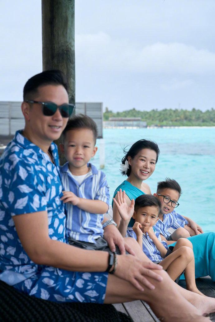 胡杏儿一家马尔代夫度假胡杏儿一家五口马尔代夫度假plog胡杏儿带着家人在马尔代夫