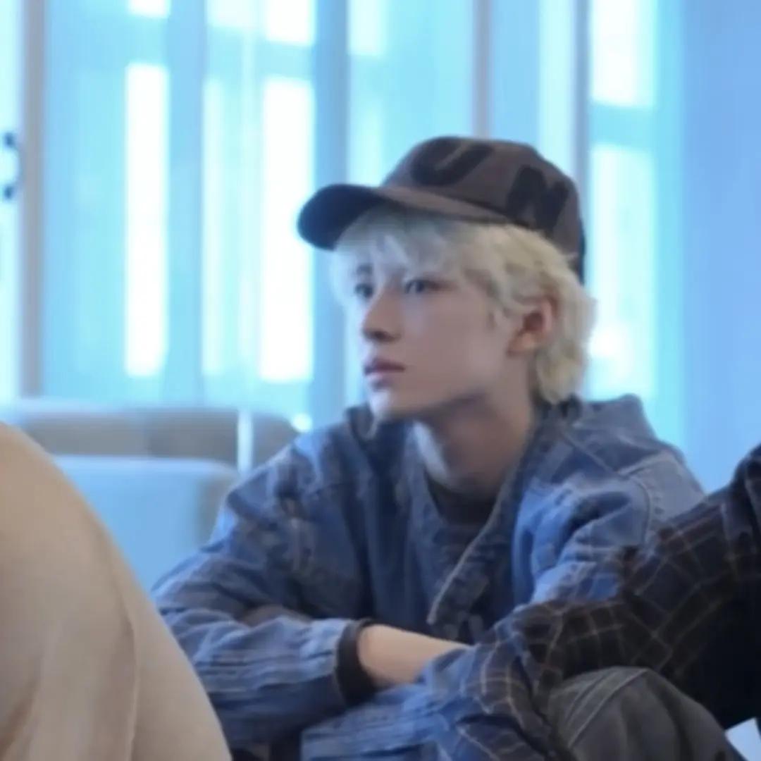 NCTWISH 造型师的钱可真好赚啊每天把素颜这样的人改造成右边的不明生物 