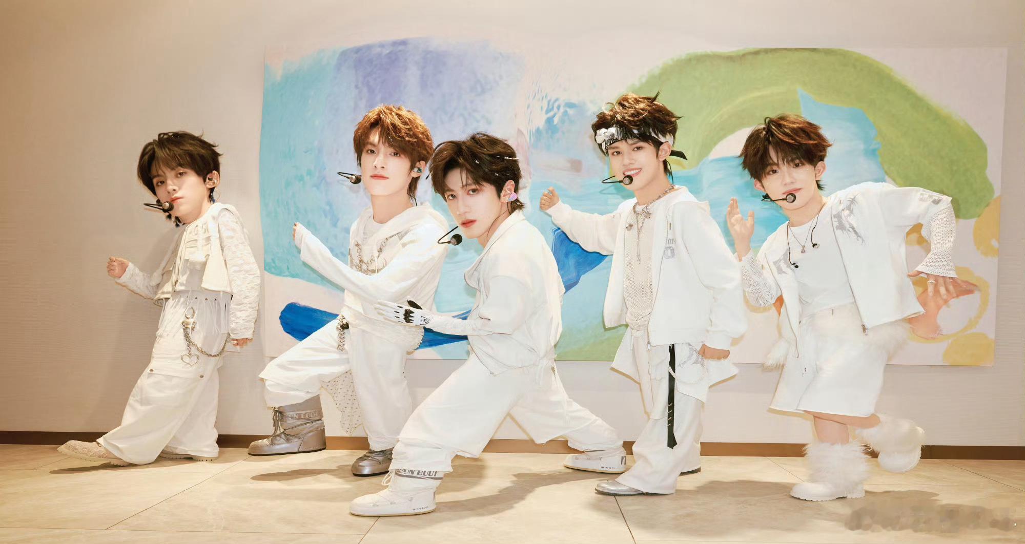 登陆少年收工小记登陆少年高光三连今日份少年感超标预警！奖杯首捧的羞涩悸动、白团子