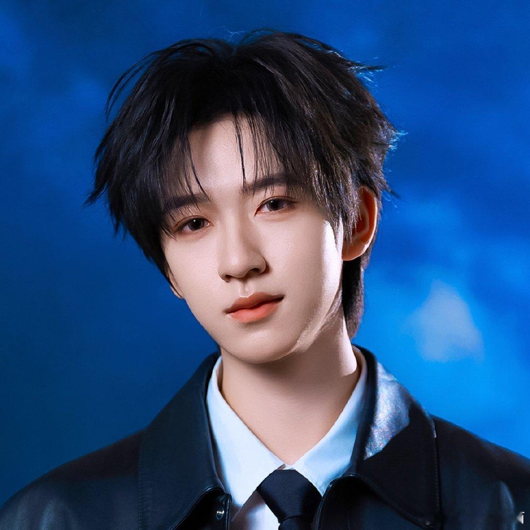 贺峻霖时团自己的主持人小贺宝宝就这么大大方方！ 