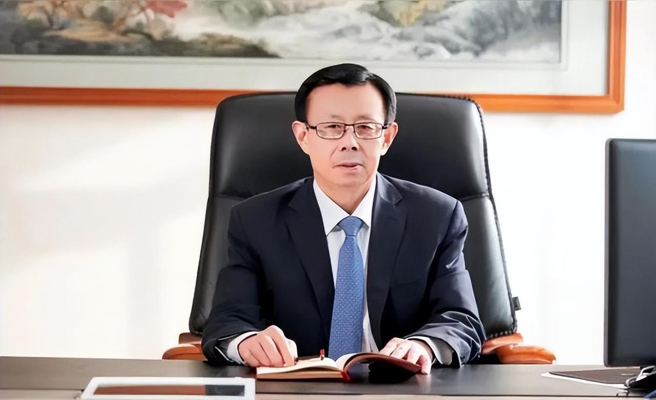76岁成山东首富，两年身家从40亿飙到1600亿，真的是靠运气躺赢？

76岁的